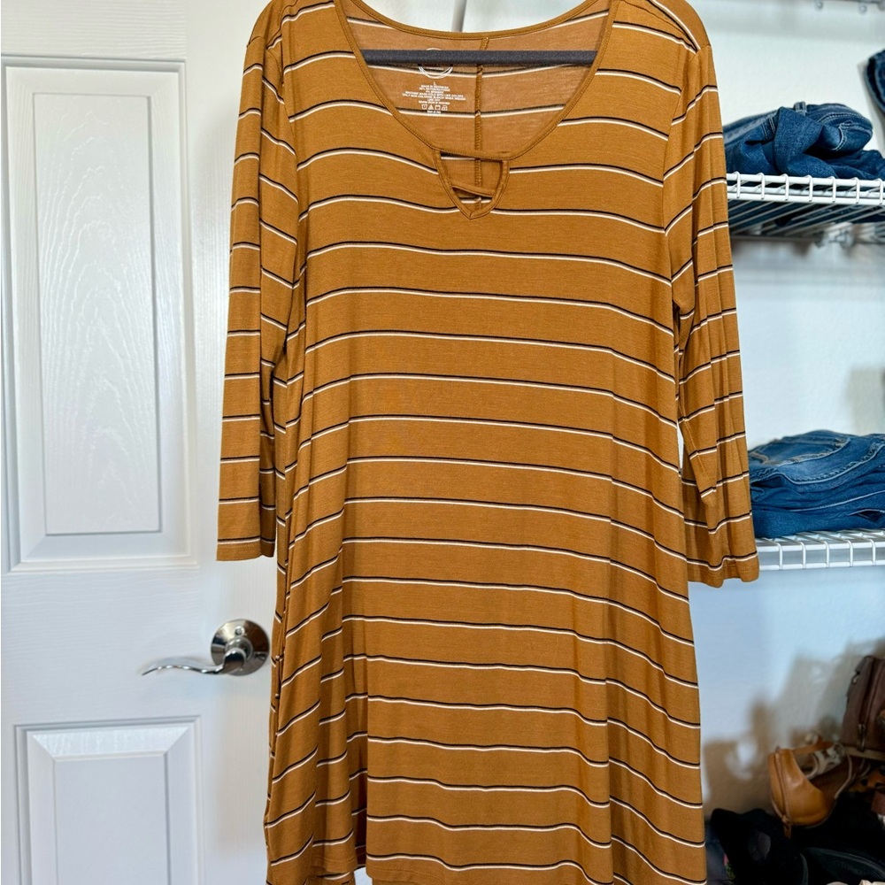 Gold 24/7 Maurices Long Sleeve Tunic/Dress With Pockets! Large! Fits Larger.